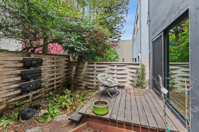 Building Photo - 592-594 Corbett Avenue Unit 592 Corbett Avenue