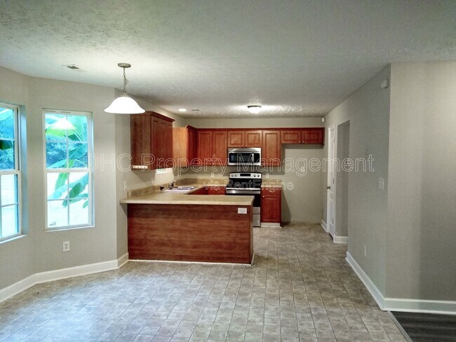 Photo - 925 Revere Way