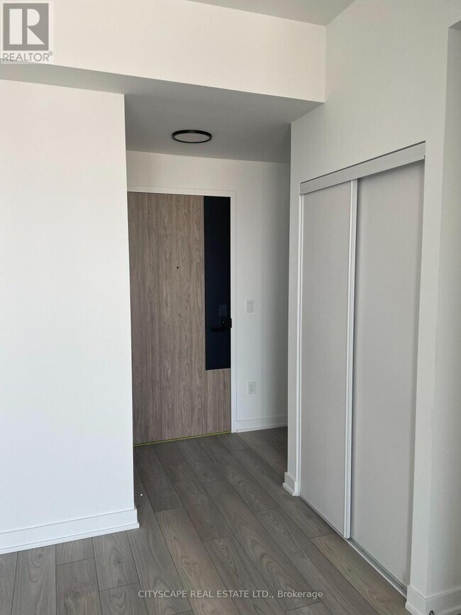 Photo - 1007 The Queensway Unité 1005