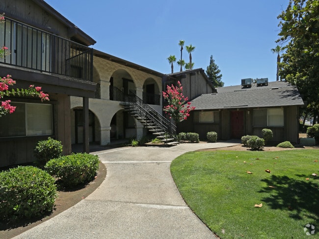 Casa Del Rey Apartments