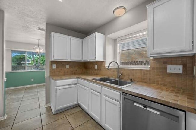 Photo - 1605 Quail Run Rd