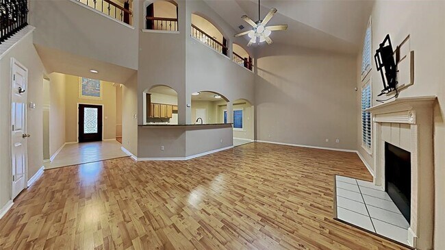 Building Photo - 2114 Winding Hollow Dr