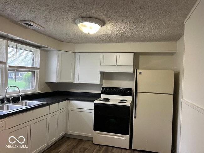 Photo - 741 N Rangeline Rd