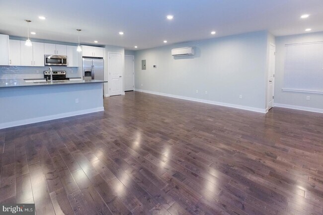 Photo - 1228-32 W College Ave Unit 4