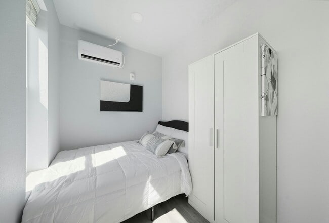 Building Photo - 624 Avenue H Unit H