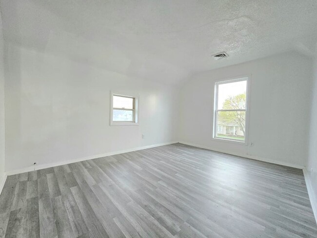 Photo - 3312 E Mishawaka Ave Unit 1/2 (upper)