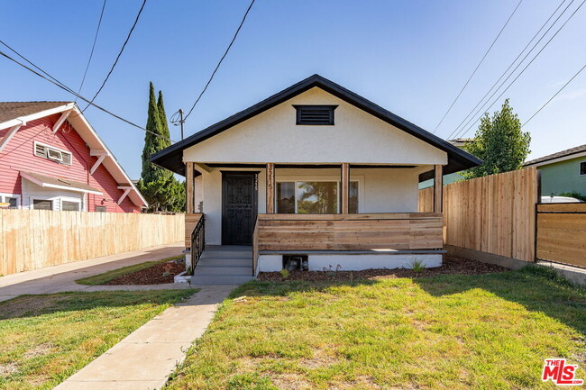 Photo - 3215 Winter St