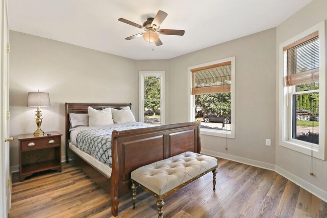 Photo - 922 Sage St