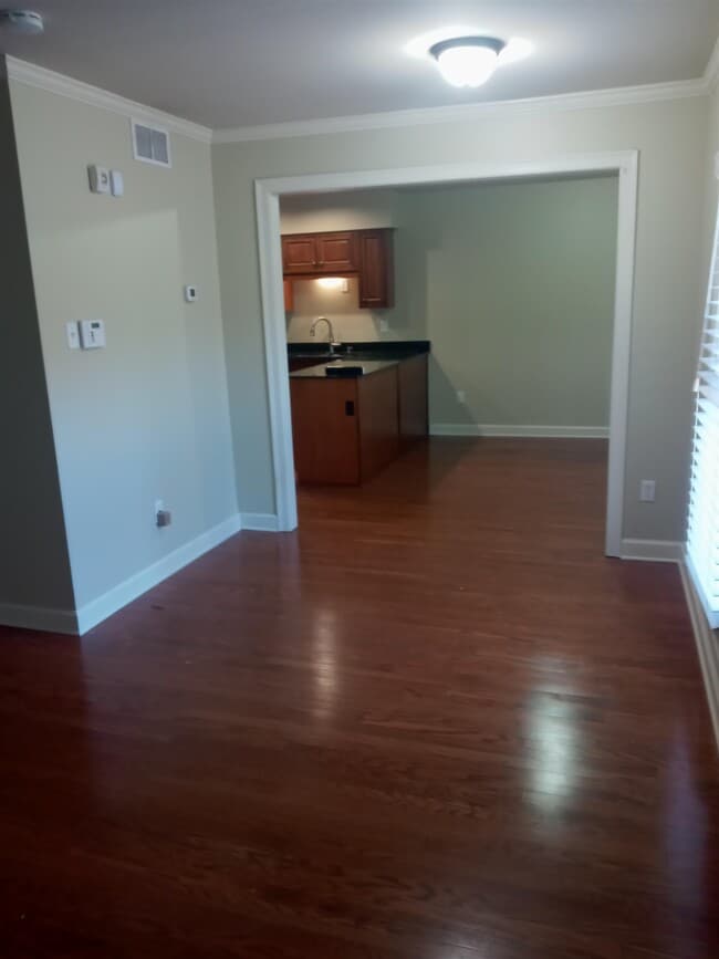 Photo - 676 Hotchkiss Ln