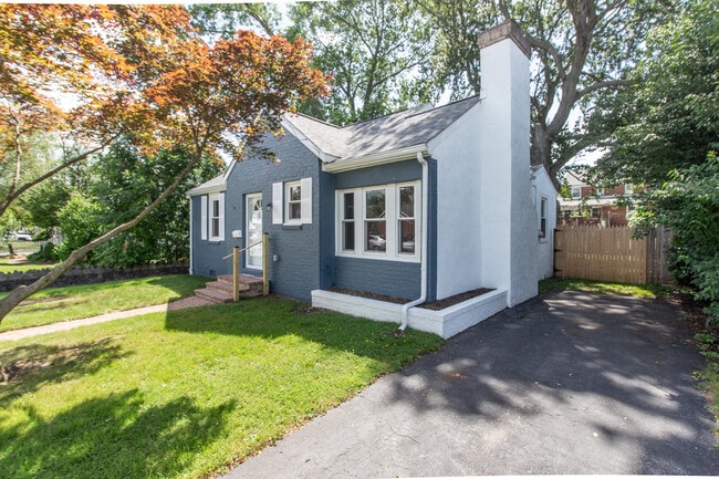 Parte frontal exterior - 114 Harding Ave