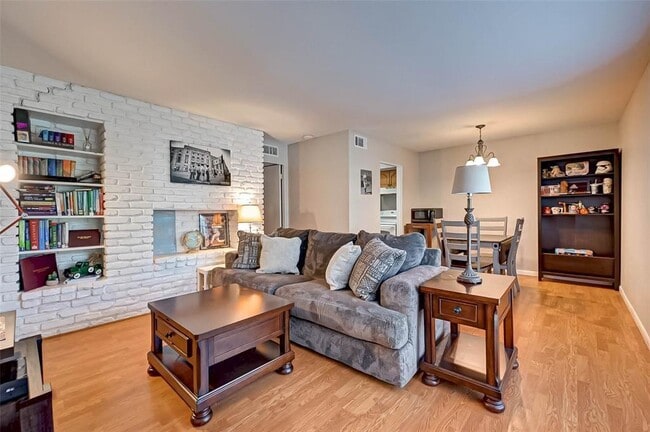 Photo - 2201 Fountain View Dr Unidad 55F Rental