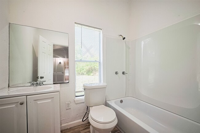 Building Photo - 227 N Austin Dr