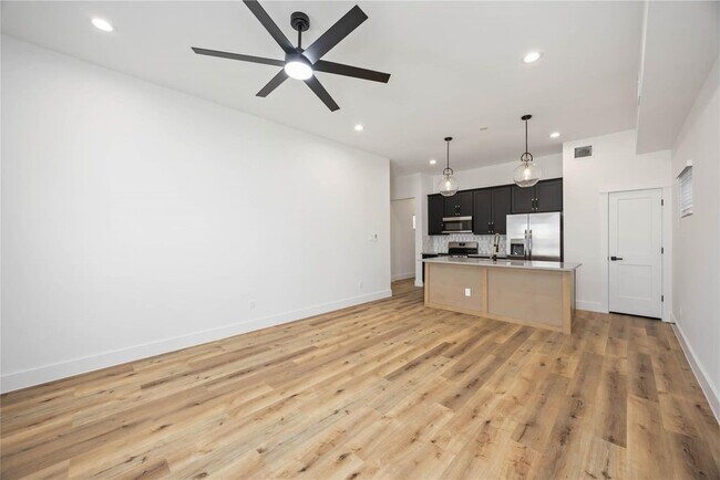 Photo - 8009 Cora St