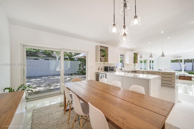 Photo - 1641 Tigertail Ave