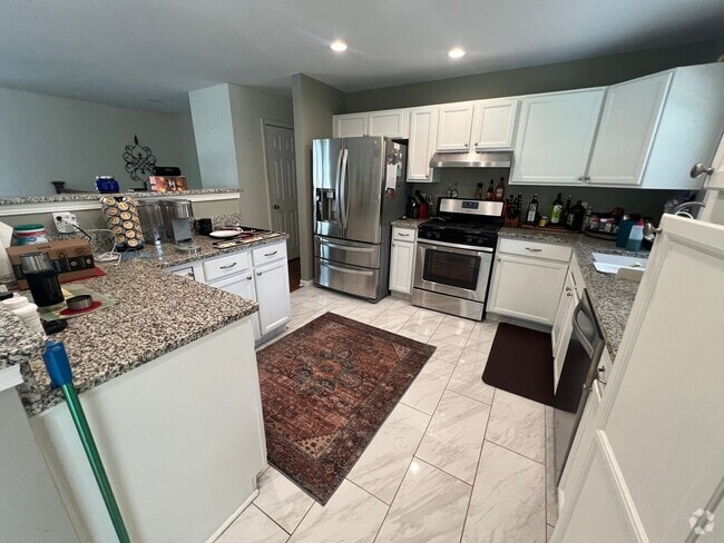 Building Photo - 420 Walnut St Rental