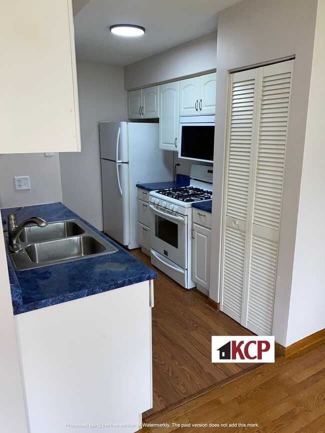 Photo - 2/3 Bedroom Townhouse in Gurnee School Dist