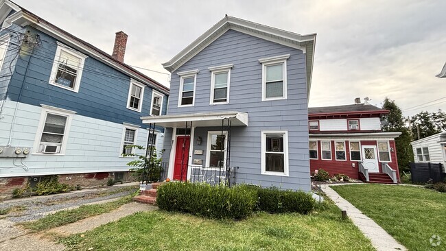 Building Photo - 30 8th St Unit 2 Rental