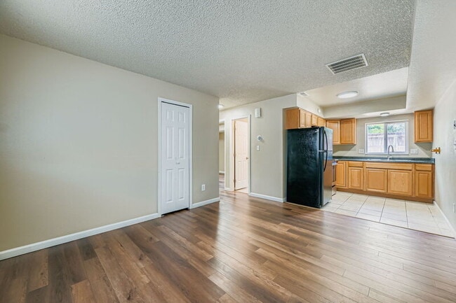 Building Photo - 6654 Provincial Dr Rental