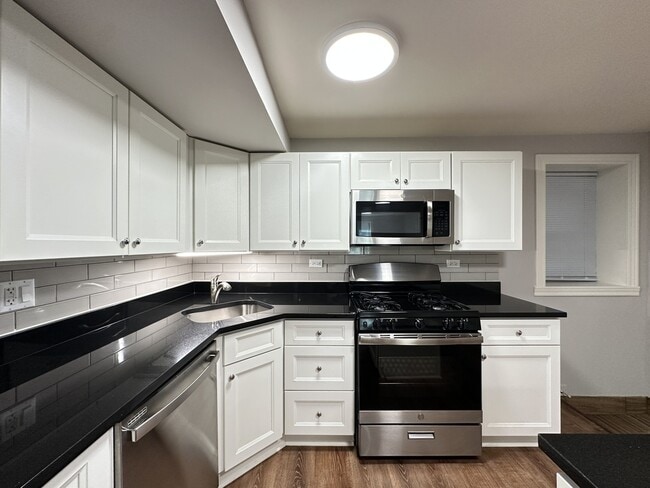 Photo - 5748 N Winthrop Ave Unidad 200