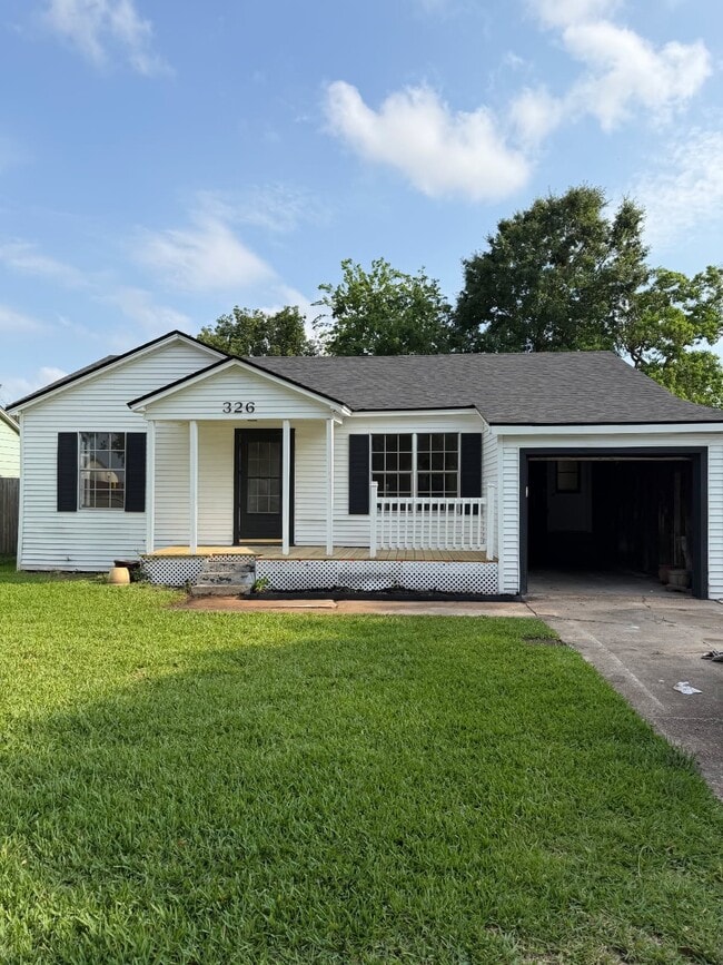 Photo - 326 E 1st St