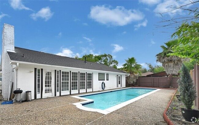 Building Photo - 15611 Rolling Timbers Dr Rental