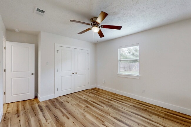 Photo - 3/2 Move-In Ready with Washer, Dryer, Refrigerator & Lawn Care Included!