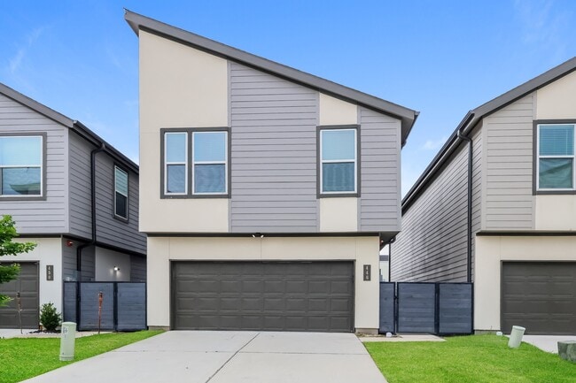 Building Photo - 446 S Centro Cir