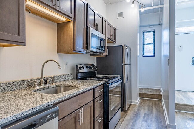 2BR, 1BA - 1,038SF - Kitchen
