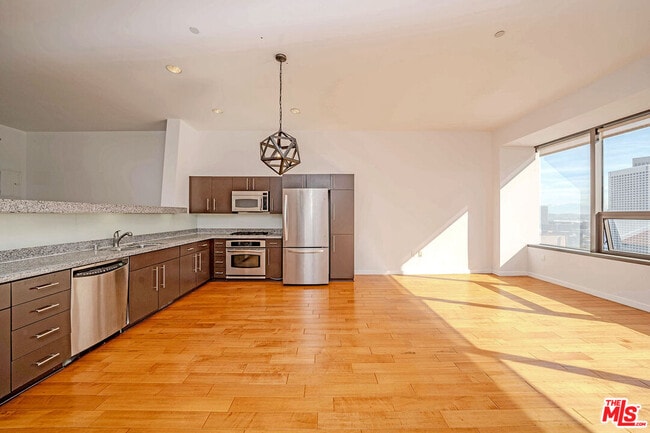 Photo - 1100 Wilshire Blvd Unit 2108