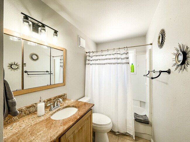 Photo - 2213 N Meade Ave