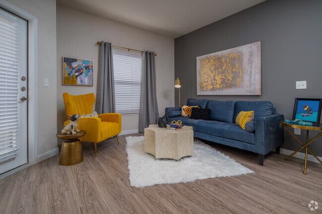 1BR, 1BA - 647SF Living Room