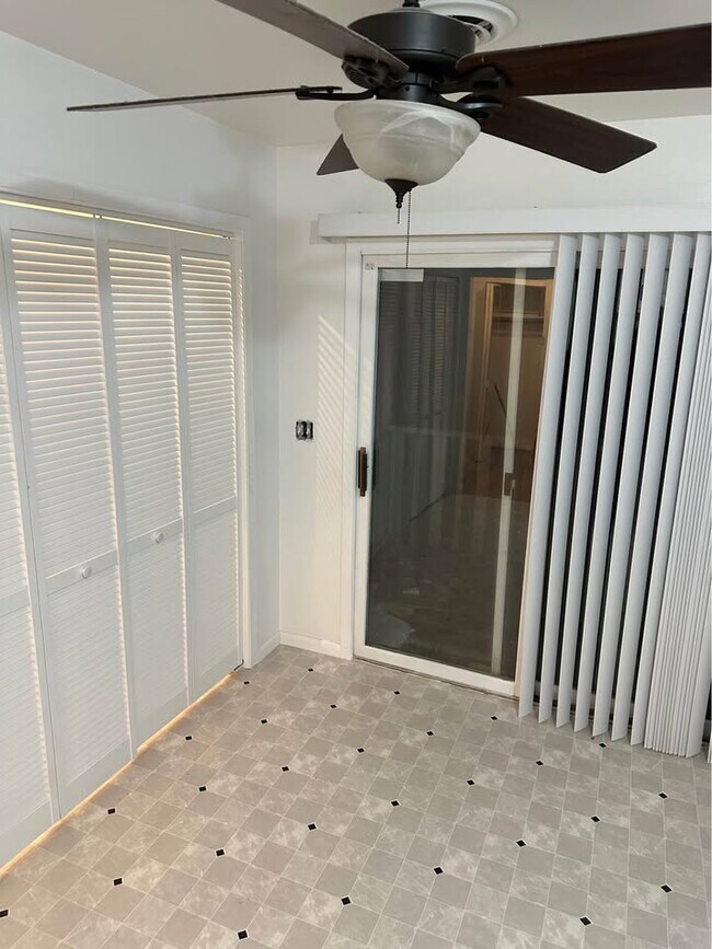 Photo - 212 Logan St