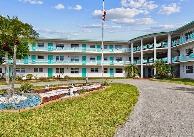 Building Photo - 1900 59th Ave N Unit 108