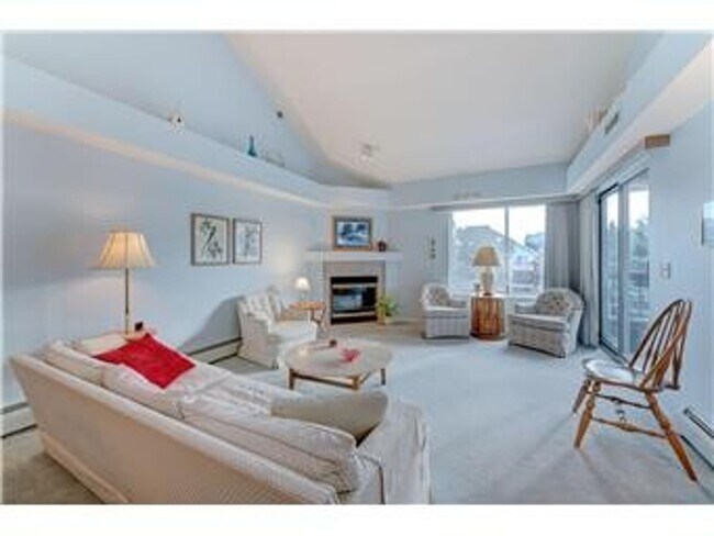 Photo - Edina Condo, Vaulted Ceilings, All New Carpet and Paint, In Unit Laundry, Garage Parking, One Mon... Unit 6312