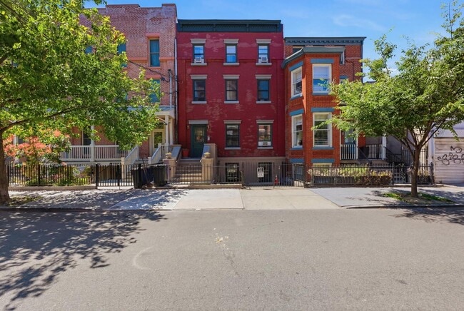 Building Photo - 245 3rd St Unit 1