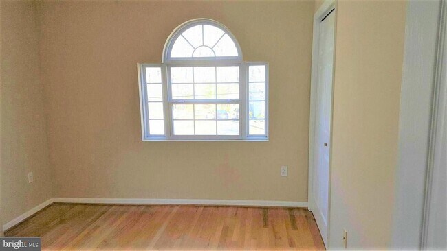 Photo - 3562 Edgemont St
