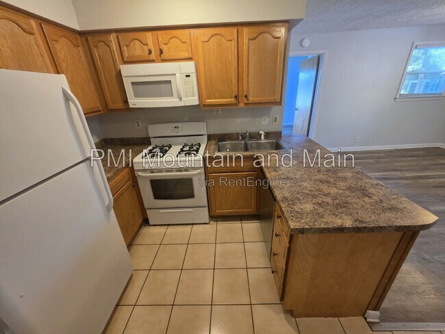 Photo - 114 Fenner Ave Unidad B