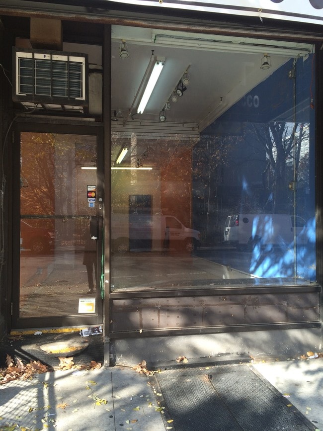 Photo - 490-496 Laguardia Pl