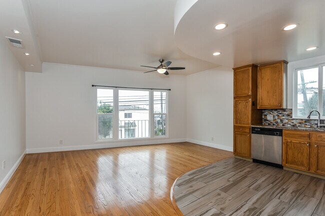 Photo - 10 Oxford St