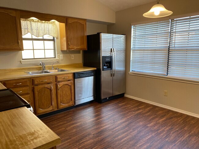 Photo - 2813 Oxford Ln