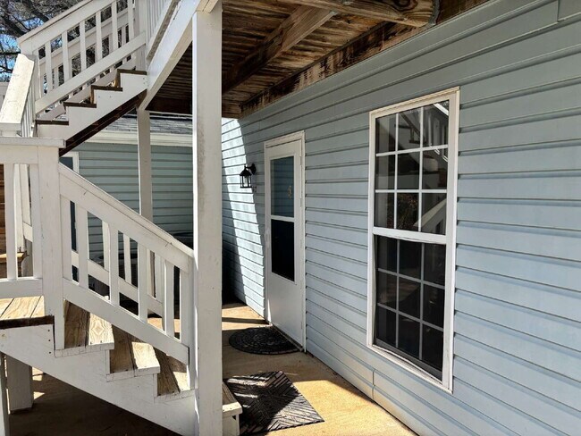 Building Photo - 617 Balfour Rd