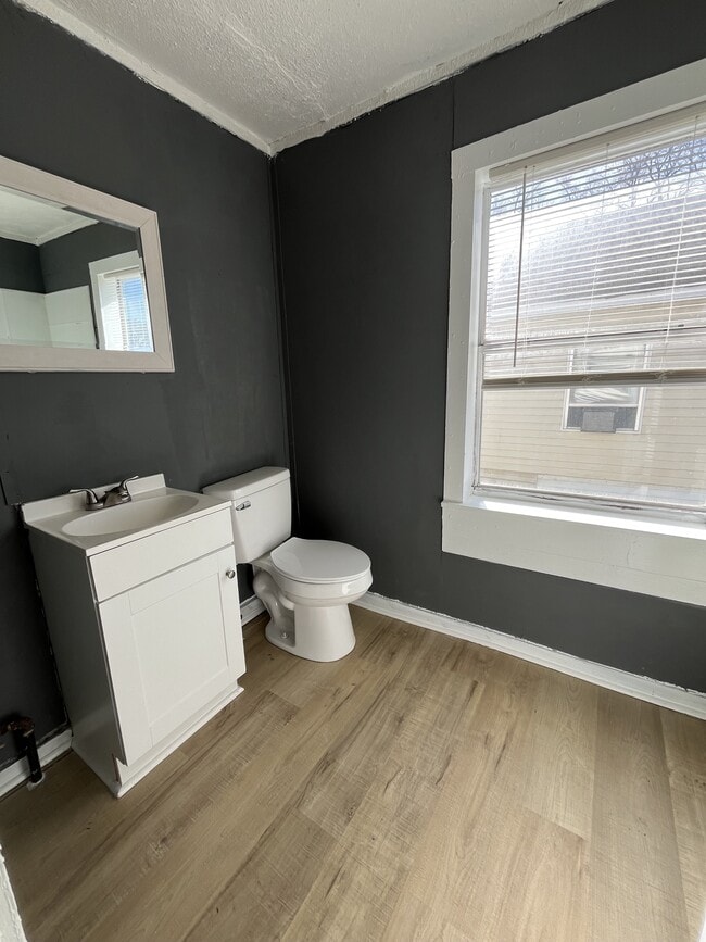 Photo - 211 Haywood St