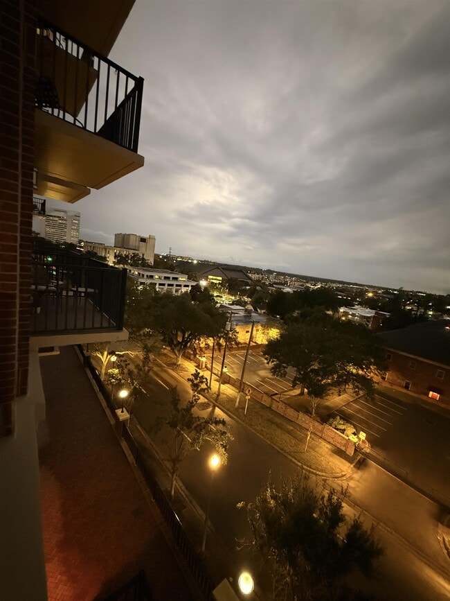 Photo - 215 W College Ave Unidad 302