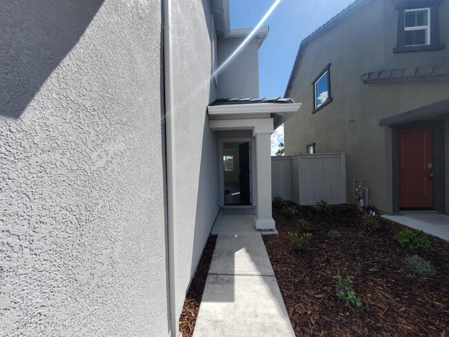 Photo - 2057 Shady Tree Cir