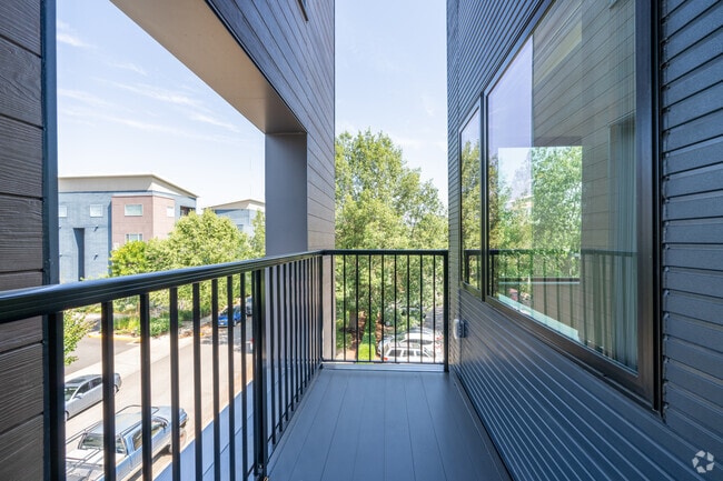 3BR, 3BA - 2,062SF - Balcony
