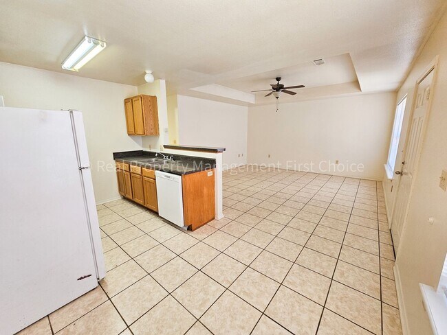 Photo - Cute 3B/2B Duplex on South Side!