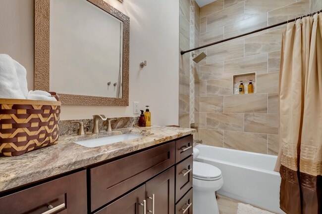 Photo - 583 Plymouth Ct