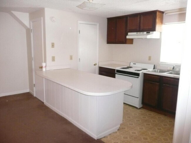 Photo - 545 Farrell St