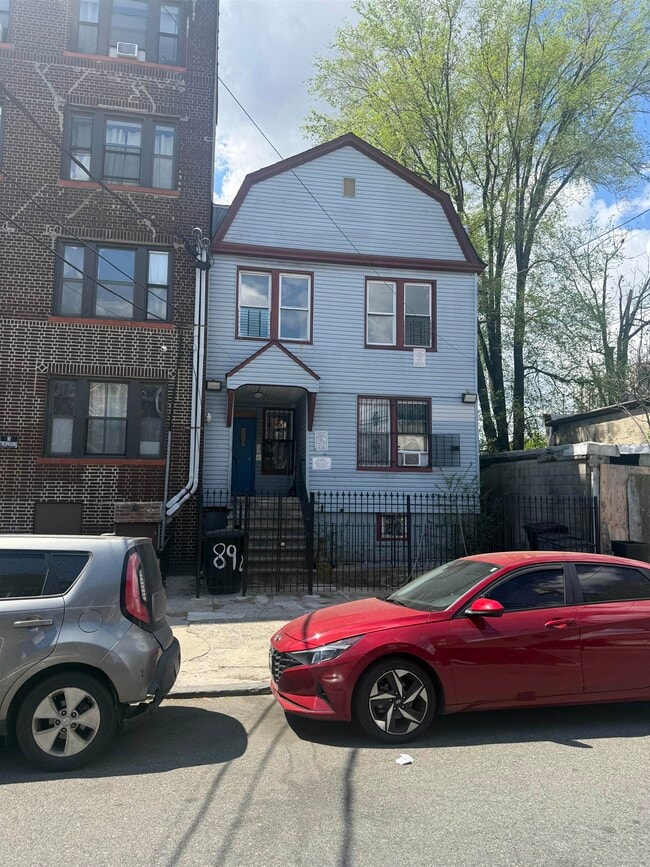 Building Photo - 89 Bostwick Ave Unit 2F