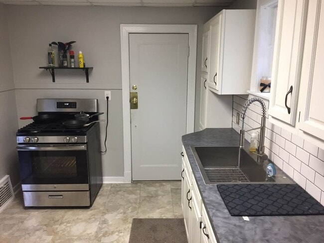 Photo - 2230 Riverside Dr NE Unit 1